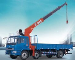 高效靈活的重載搬運能手——sq904眾聯(lián)9噸直臂隨車吊平板車
